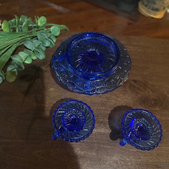 BEAUTIFUL SET OF HEISEY GLASS COBALT PRESSED GLASS CHAMBERSTICKS/CANDLEHOLDERS! - Picture 3 of 4